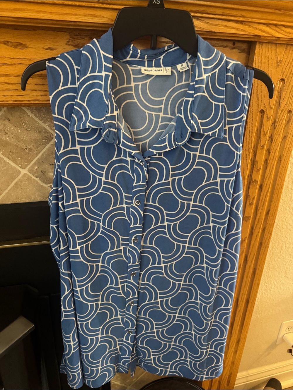 Susan Graver Blue and White Sleeveless Button-Down Geometric Top 1X